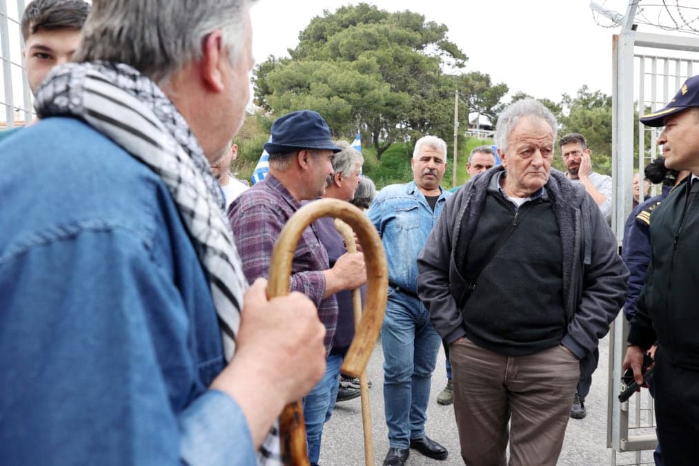 Ο Σχοινάς συγκαλεί έκτακτη σύσκεψη για τον αφθώδη πυρετό στη Λέσβο