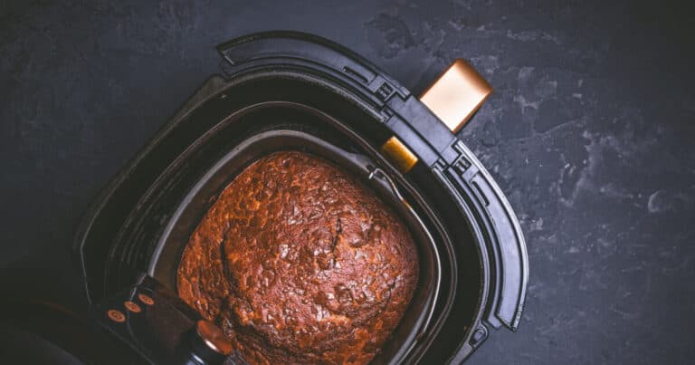 Κέικ με βραστά αυγά Πάσχα στο air fryer