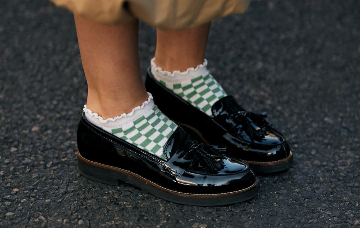 Κάλτσες styling: Το 2026 τις κάνει βασικό στοιχείο του outfit