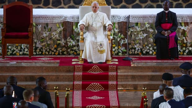 Ο Πάπας Λέων καταδικάζει τους τυράννους που ρημάζουν τον κόσμο