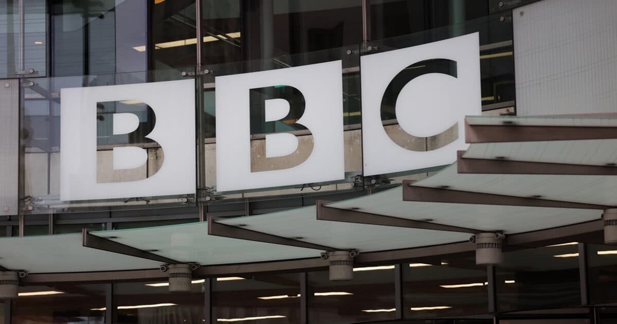 Το BBC καταργεί 2.000 θέσεις εργασίας σε τριετία