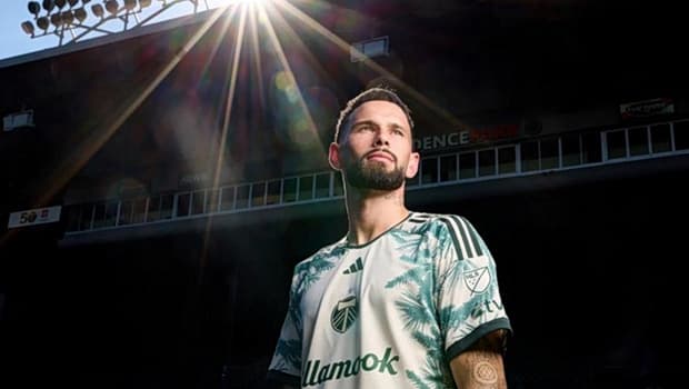 Βέλντε: Γκολ και πανηγυρισμός στο δέντρο με τους Τίμπερς