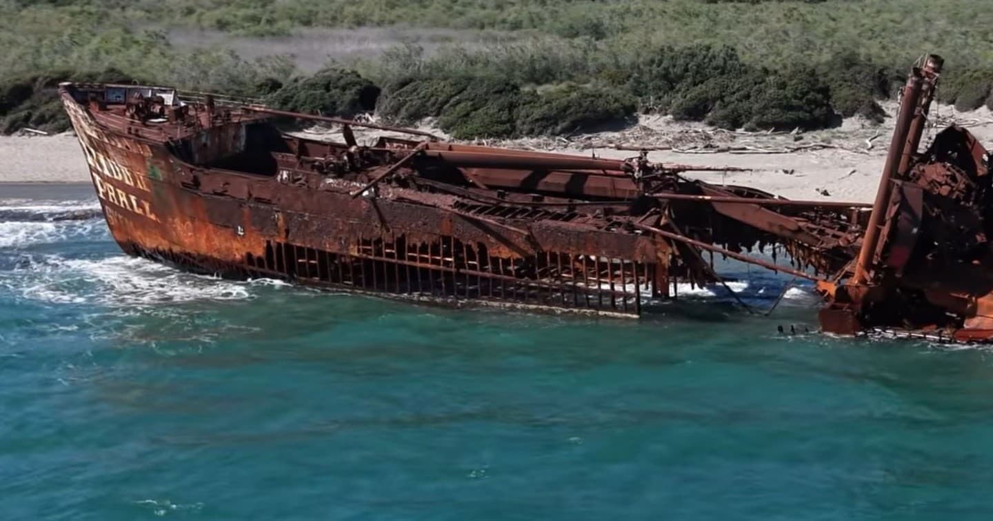Το ναυάγιο «Δημήτριος» στο Γύθειο καταρρέει