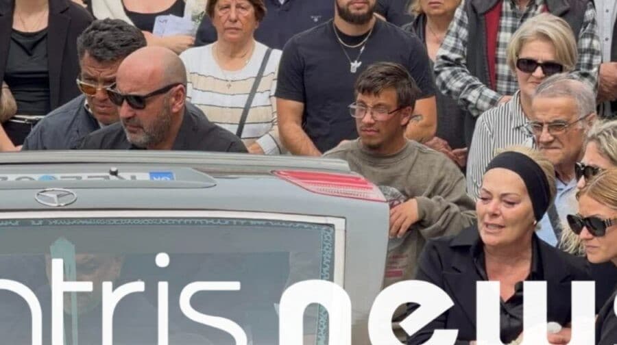 Η κηδεία της Μυρτώς στην Κεφαλονιά: Θρήνος και οδύνη