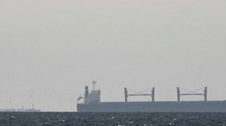 Το Ιράν έκλεισε τα Στενά του Ορμούζ — Επίθεση σε τάνκερ