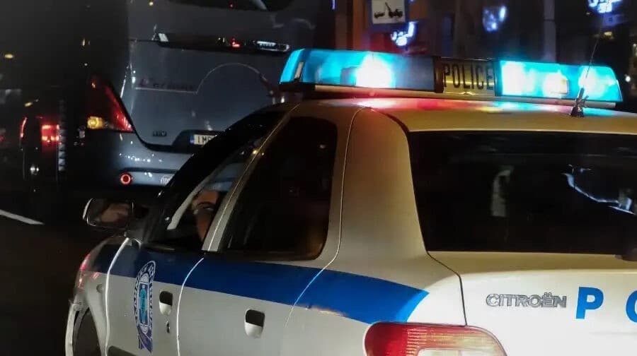 Νεκρή γυναίκα σε ακάλυπτο πολυκατοικίας στο κέντρο Αθήνας