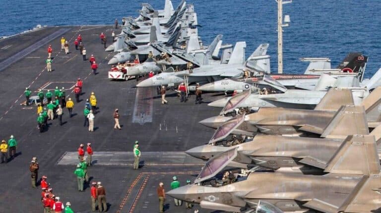 Το Ιράν και οι ΗΠΑ στα πρόθυρα ναυτικής σύγκρουσης