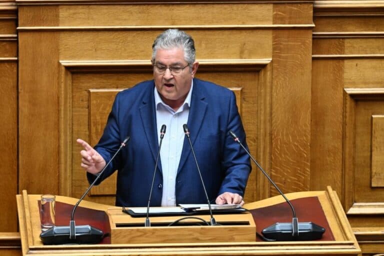 Ο Κουτσούμπας στη Βουλή: «Η κλεψύδρα αδειάζει»