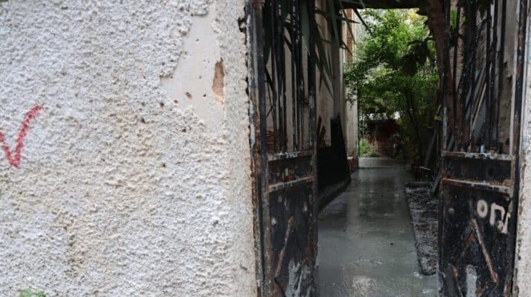 Αθηναϊκός σχιστόλιθος «ανέβλυσε» στην Κυψέλη