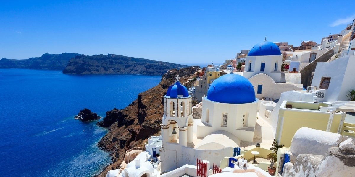 Κυβερνητικές πρωτοβουλίες για τη στήριξη του τουρισμού στη Σαντορίνη