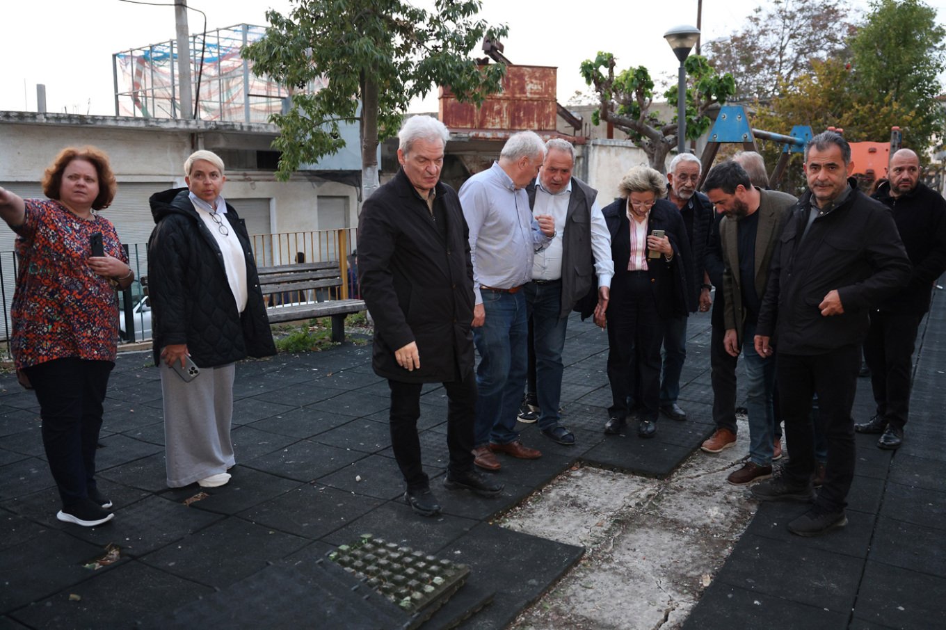 «Το φαινόμενο βρίσκεται σε εξέλιξη, μπορεί να επεκταθεί», λέει ο Λέκκας για τα ρήγματα στις Βούτες Ηρακλείου