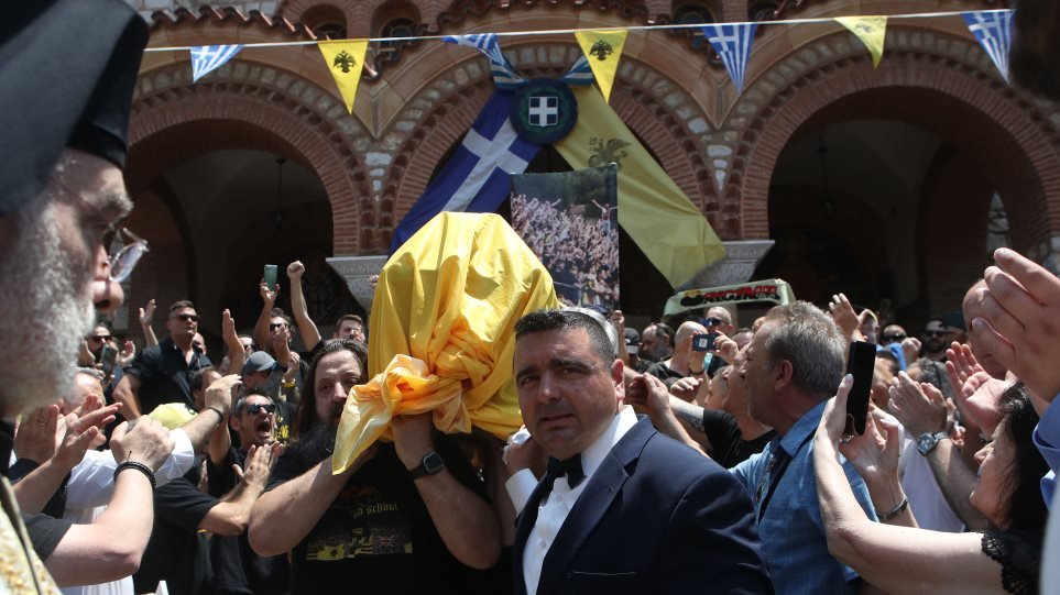 Συγκίνηση στο τελευταίο αντίο στον Δημήτρη Χατζηχρήστο