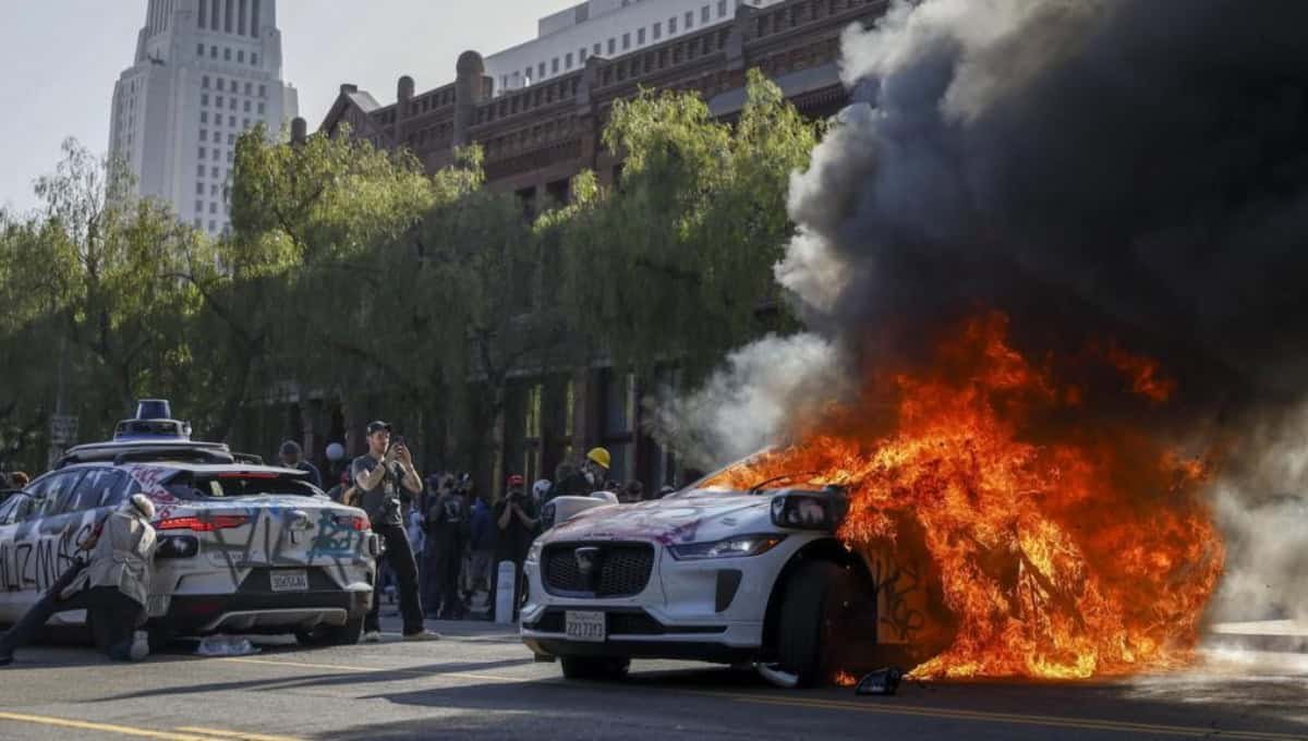 Λος Άντζελες: Τρίτη ημέρα διαδηλώσεων κατά των συλλήψεων μεταναστών