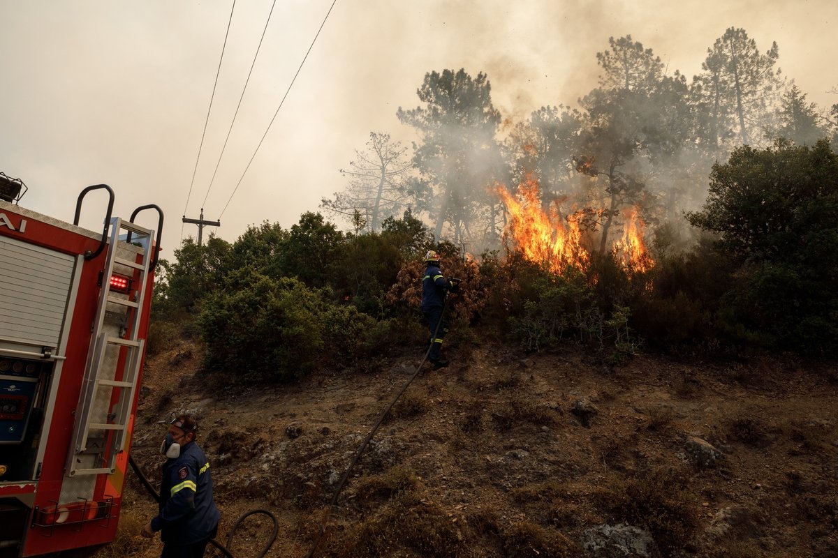 Πυρκαγιά σε δασική έκταση στο Άνω Σούλι Μαραθώνα: Μηνύματα του 112