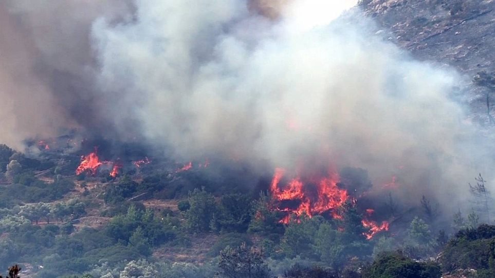 Σε ύφεση οι πυρκαγιές στην Χίο: Μάχη με τις αναζωπυρώσεις σε διάσπαρτες μικρές εστίες