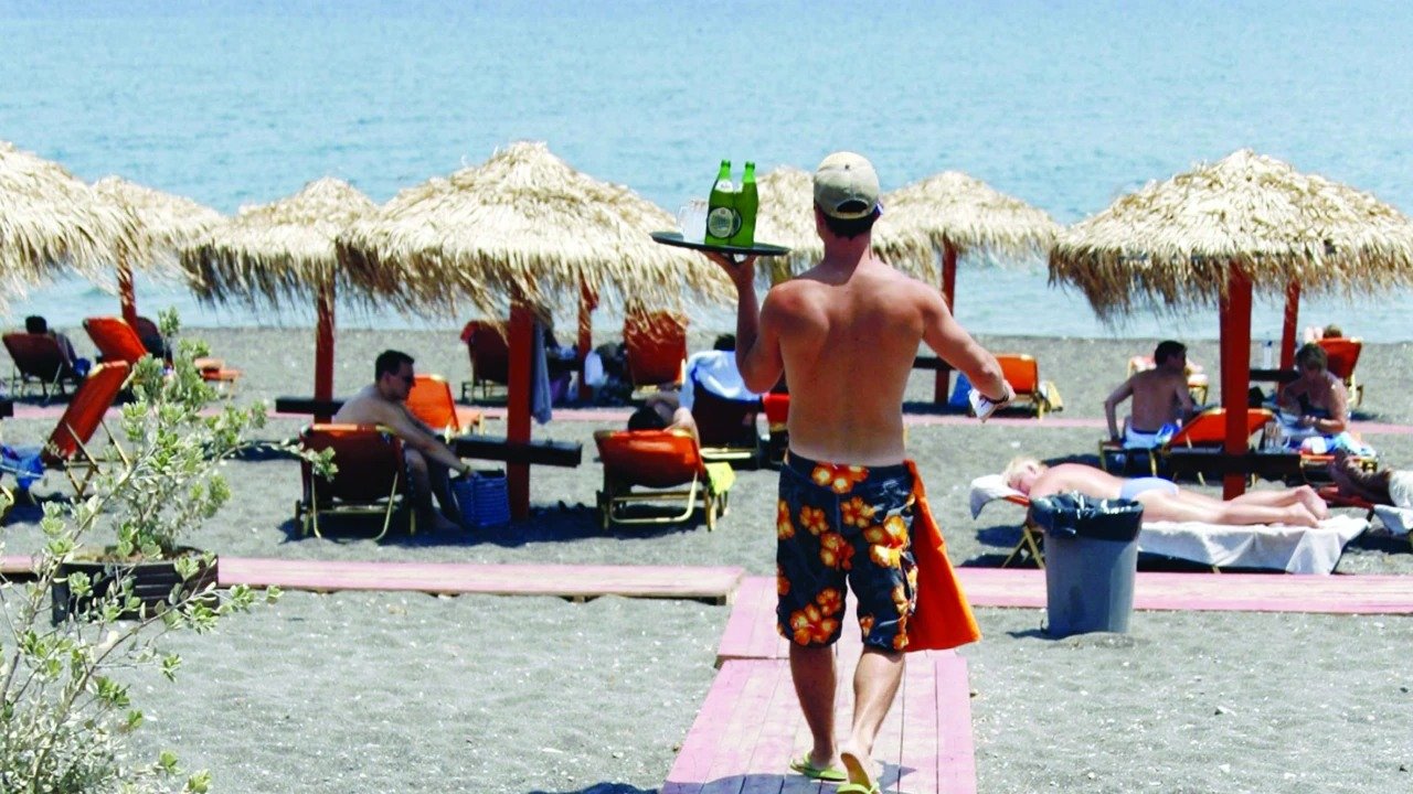 Φορολογικοί έλεγχοι σε ξενοδοχεία, ταβέρνες και παραλίες, με σύγχρονη τεχνολογία
