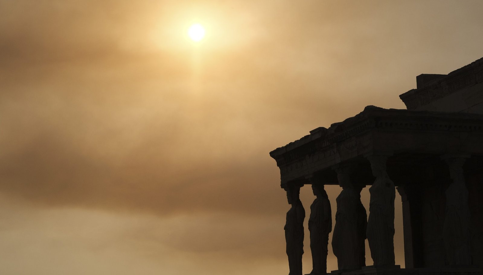 Συναγερμός στις αρχές λόγω των υψηλών θερμοκρασιών και της ενίσχυσης των ανέμων