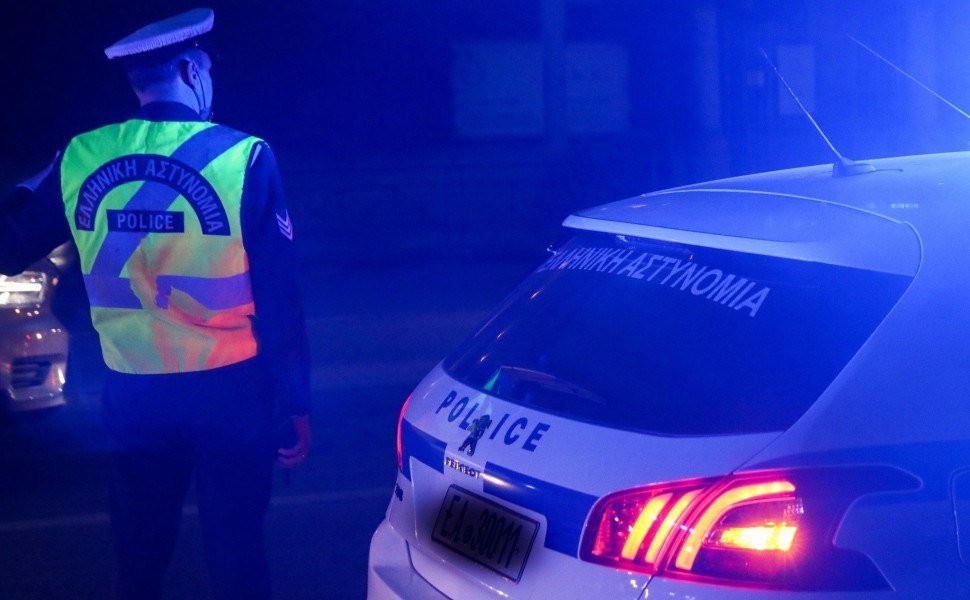 Νεαρός οδηγός μηχανής παρέσυρε και σκότωσε πεζό στη Νίκαια