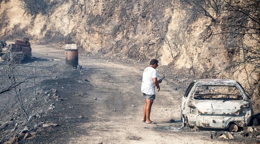 Σε ύφεση η φωτιά στην Κύπρο: Κατέφθασαν δασοκομάντος από την Ελλάδα