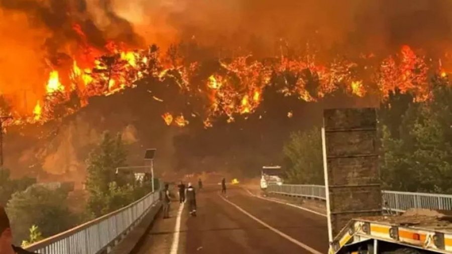 Πύρινος εφιάλτης – τραγωδία στην Τουρκία: Οι φλόγες απειλούν την Προύσα