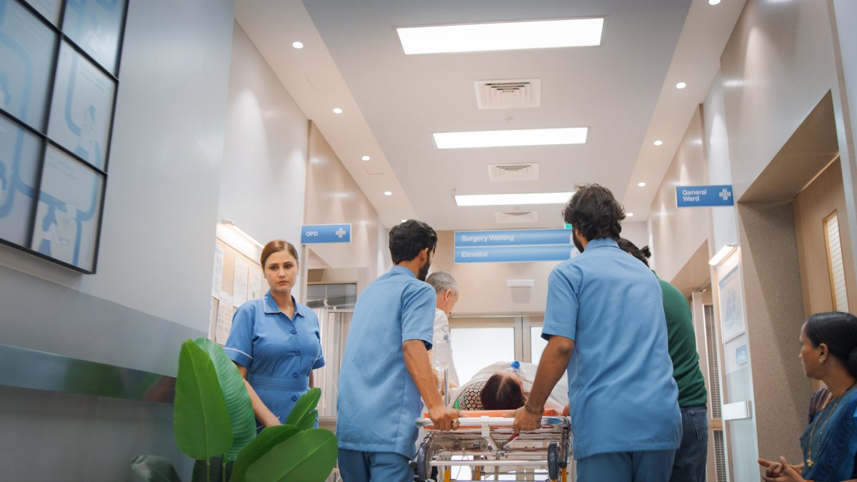 Υπ. Υγείας: Σημαντική μείωση του χρόνου αναμονής στα Επείγοντα μετά το «βραχιολάκι»