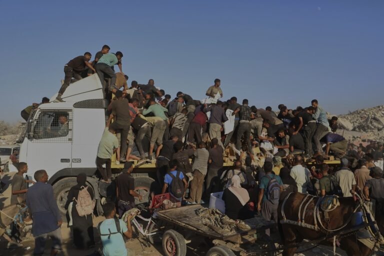 Γάζα: Είκοσι νεκροί από ανατροπή φορτηγού με τρόφιμα μέσα σε πλήθος