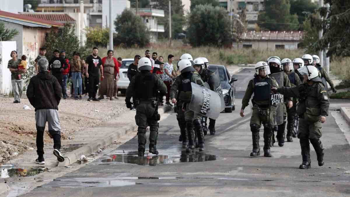 Μεγάλη αστυνομική επιχείρηση σε καταυλισμό Αθιγγάνων στη Νέα Ζωή Ασπροπύργου