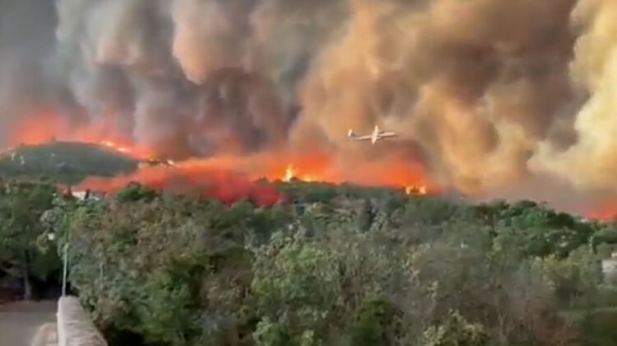 Μάχη για 3η ημέρα με τεράστια πυρκαγιά στη νότιο Γαλλία