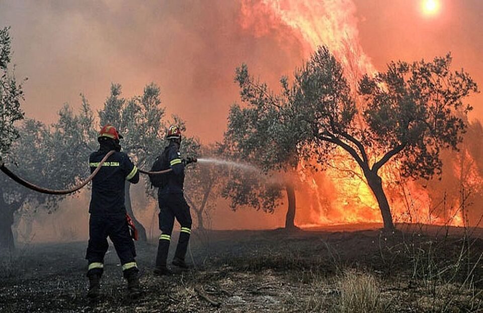 Πυρκαγιές σε εξέλιξη σε Ζάκυνθο, Αιτωλοακαρνανία, Κεφαλονιά, Φωκίδα, Άρτα και Πρέβεζα