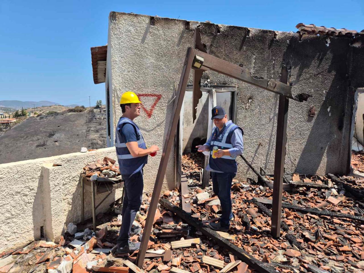 Σε εξέλιξη οι αυτοψίες στις πληγείσες περιοχές από τις καταστροφικές πυρκαγιές