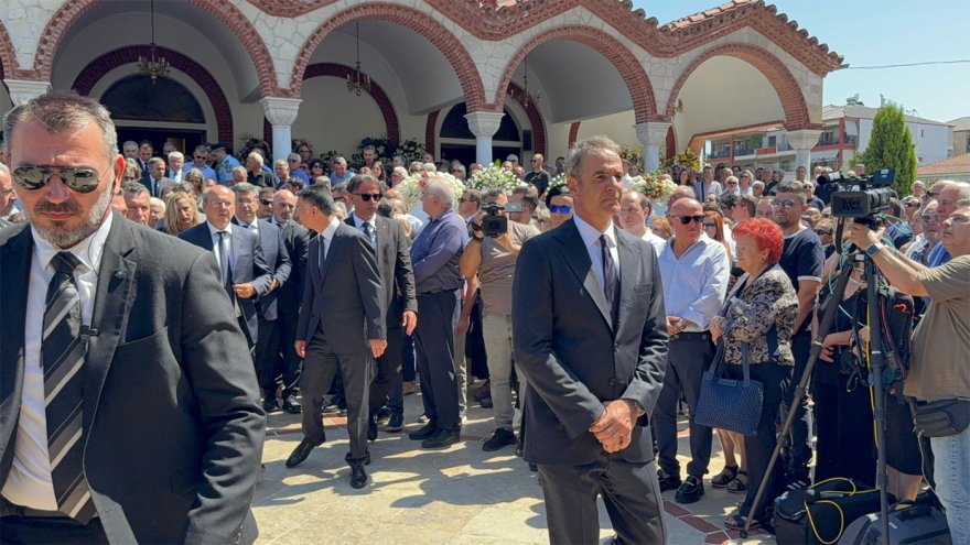Παρουσία του Κ. Μητσοτάκη και πλήθος κόσμου η κηδεία του Α. Βεσυρόπουλου