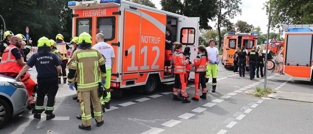 Αυτοκίνητο έπεσε πάνω σε ανθρώπους στο Βερολίνο: Αναφορές για αρκετούς τραυματίες
