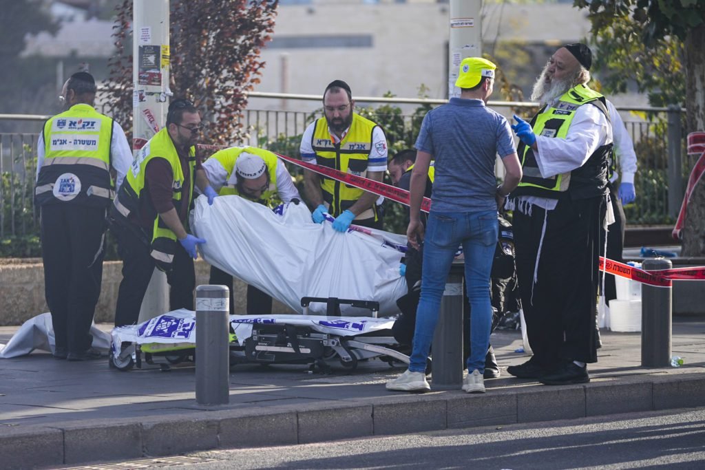 Επίθεση με πυροβόλο όπλο στην Ιερουσαλήμ με 4 νεκρούς και πολλούς τραυματίες