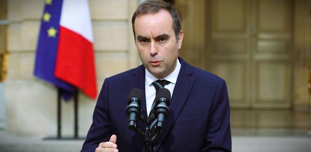 Παραιτήθηκε ο πρωθυπουργός της Γαλλίας Σ. Λεκορνί: Βαθαίνει η πολιτική κρίση