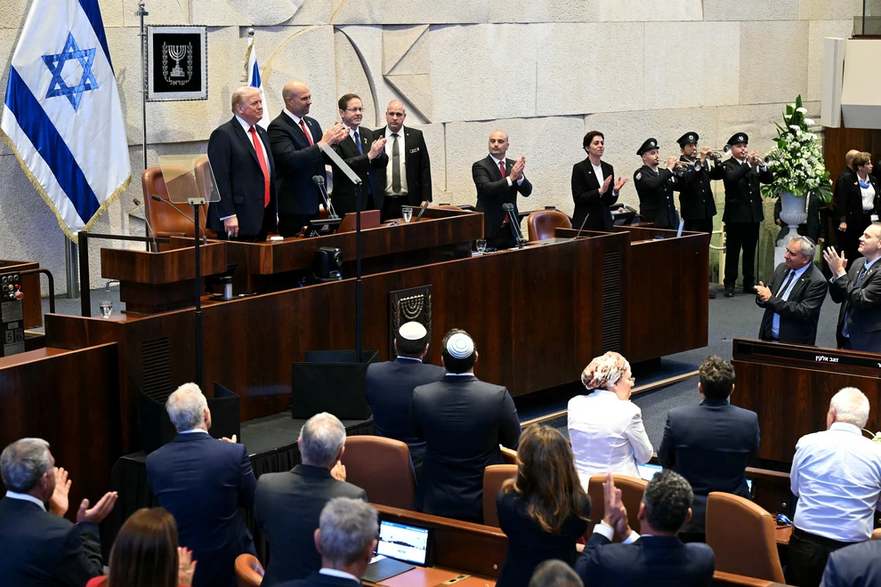 Αποθεώθηκε ο Ντόναλντ Τραμπ στη Βουλή του Ισραήλ