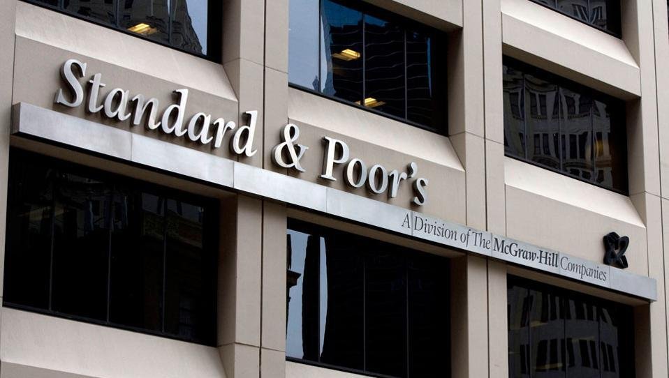 S&P: Επιβεβαίωσε το αξιόχρεο της Ελλάδας ΒΒΒ με σταθερές προοπτικές