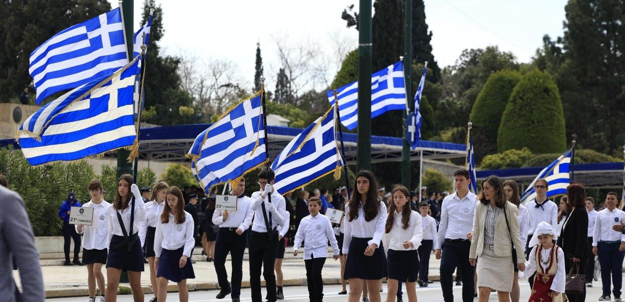 Με τη μαθητική παρέλαση κορυφώνεται ο εορτασμός της Εθνικής Επετείου στην Αθήνα