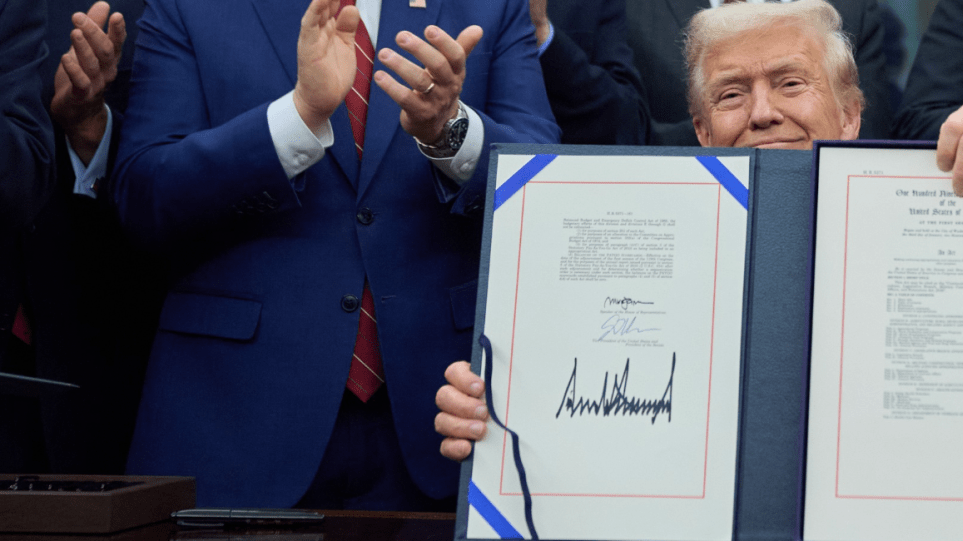 ΗΠΑ: Ο Ντ. Τραμπ υπέγραψε νόμο που τερματίζει τη δημοσιονομική παράλυση