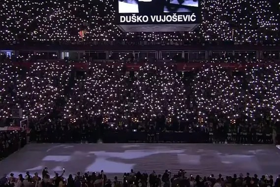 Συγκινητική τελετή αποχαιρετισμού Βουγιόσεβιτς στο γήπεδο Βελιγραδίου